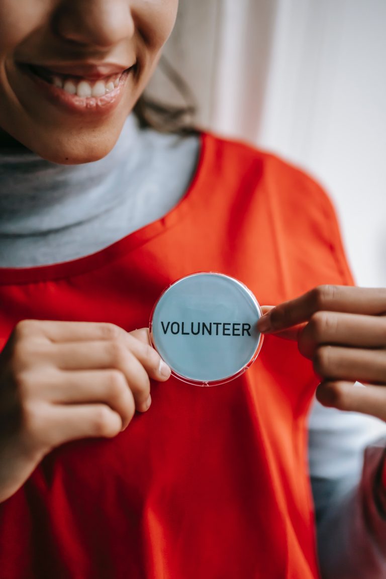 Person with a badge that says VOLUNTEER